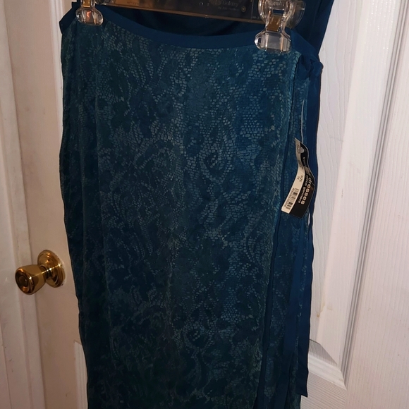2 piece turquoise skirt and blouse set - Picture 4 of 4